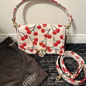 EUC Coach Soft Tabby Leather Shoulder Bag in Cherry
Print Chalk Red CA110